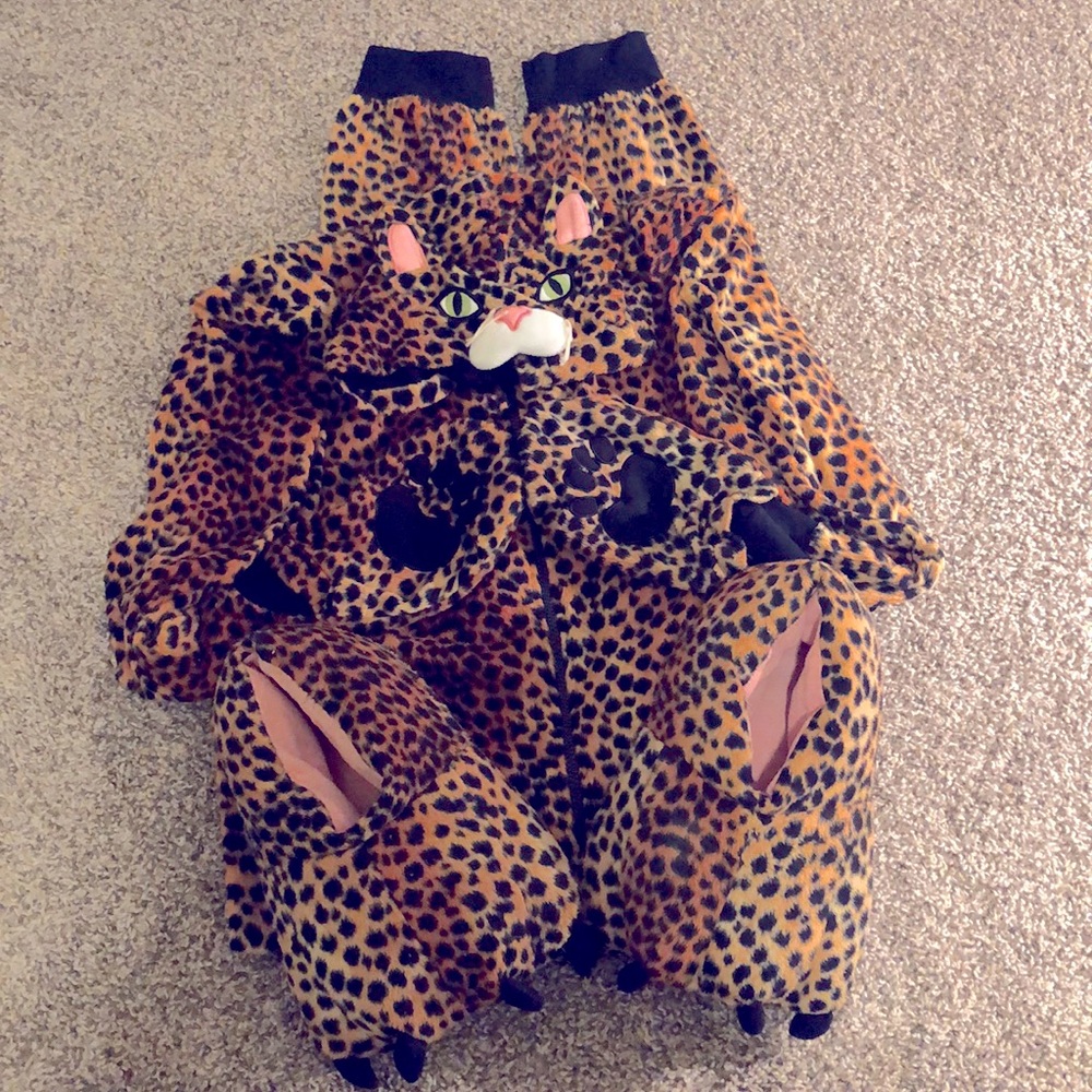 Xhiliration Cheetah Onesie w/Matching Slippers
